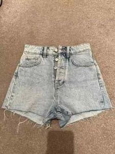 ZARA WASHED BLUE DENIM HOT PANT SHORTS SZ 34 FAB CONDITION HARDLY USED - Picture 1 of 2