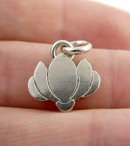 Ciondolo o ciondolo fiore di loto in argento sterling Poor Cat Designs 3,4 g 0,75 pollici - Foto 1 di 12