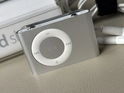 Apple iPod Shuffle (1 GB) 2nd gen, boxed, Docking station. NEXT TO NEW - Image 1 of 4