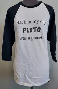Anvil Small "Pluto Was A Planet" Langarmshirt schwarz/weiß vorgeschrumpft Baumwolle - Bild 1 von 18
