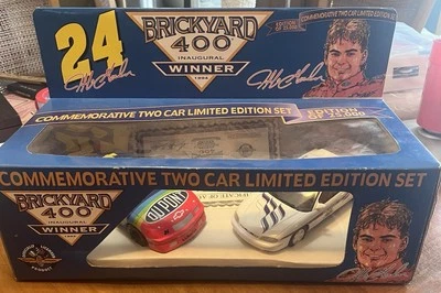 Jeff Gordon Inaugural Brickyard 400 NASCAR Juego de Dos Carros Edición Limitada 1994 Foto 1 de 3