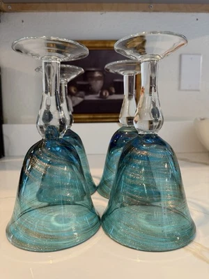 Juego de 4 copas de vino pesadas sopladas a mano remolino azul agua y dorado 8x3 pulgadas Foto 1 de 4
