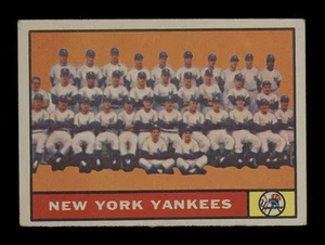 1961 TOPPS ~ #228 ~ THE NEW YORK YANKEES TEAM ~ MANTLE, MARIS, SKOWRON + - Bild 1 von 2