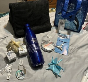 SEAWORLD CHRISTMAS REUSABLE BAG BUNDLE NECKLACE,STAINLESS S WATER BOTTLE,ETC NEW - Picture 1 of 24