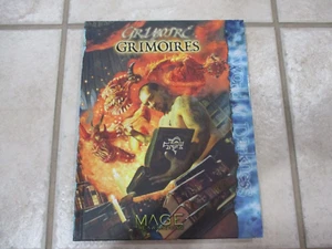 Mage The Awakening Grimoire of Grimoires HC quasi nuovo - Foto 1 di 1