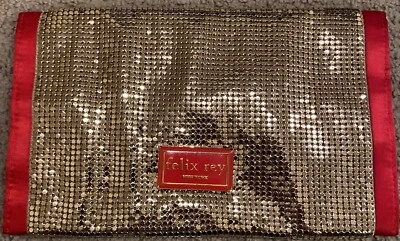 Bolso sin asas Felix Rey NY de malla plateada de metal concha marina con ribete rojo Foto 1 de 4