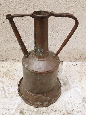 Ancienne VERSEUSE / POT A EAU en cuivre et anse en fer forgé (dans son jus) - Photo 1/4