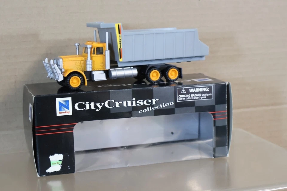 NEW RAY NR253 1:55 SCALE CONSTRUCTION CONVOY CLASSIC 4000 DUMP TRUCK ol - Image 1 of 4