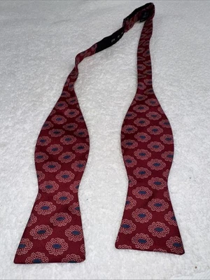 Pajarita para hombre R Hanauer 100 % seda roja y multicolor diseño floral ajustable Foto 1 de 4