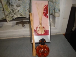 RARE DISCONTINUED PIER 1 IMPORTS WHITE PEAR DIFFUSER REEDS 7.5 OZ GLASS BOTTLE - Picture 1 of 8