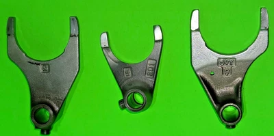 Garfos de mudança 2008 Yamaha FZ1 2D1-18511-00-00 2D1-18512-00-00 5VY-18513-01-00 - Imagem 1 de 2