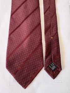 GUCCI GORGEOUS BURGUNDY SILK TIE - Picture 1 of 5
