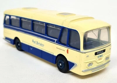 EFE 1/76 - 12102 Cavalier Coach East Yorkshire Diecast Model Bus - Image 1 of 4