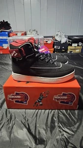 Patrick Ewing Orion Riemen [schwarz/rot/weiß] Schuhe - 1RBE003-016 Herren 9,5 Neu im Karton - Bild 1 von 12