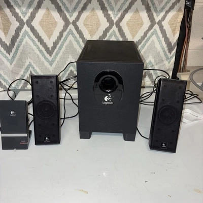 Logitech 2.1 Tested! X240 Computer 3 speaker system, Active Sub - Image 1 of 4