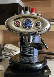 Espresso-Kapselmaschiene illy x7,1 sowie kapsellade - Bild 1 von 12