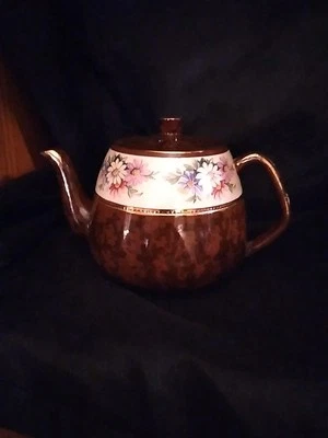 Bule floral marrom madeira Arthur.                                      (212)  - Imagem 1 de 4