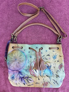 Bolso de hombro Anuschka de cuero pintado a mano Sweet Dreams con cordón atrapasueños - Imagen 1 de 14