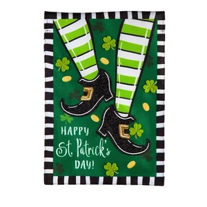 **BANDERA ABIERTA** Bailando Día de San Patricio 13B10709 CASA ARPILLERA Bandera 28" X 44" - Imagen 1 de 1