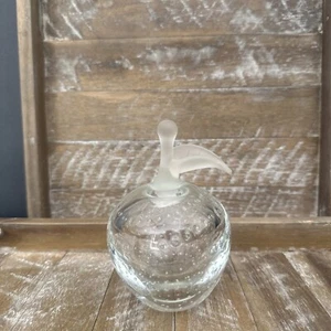 Bottiglia profumo vintage cristallo soffiato a mano mela con tappo foglie smerigliate 4" - Foto 1 di 7