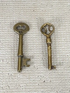 2 Vtg Brass Skeleton Keys 2.5”-3" 1 Hollow Barrel Key & 1 Solid Barrel Key - Picture 1 of 15