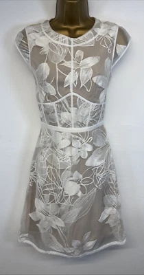 Reiss Ines Dress White Floral Embroidered Overlay Round Neck Cap Sleeve UK 8 - Image 1 of 4