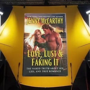 Love Lust And Faking It Jenny McCarthy First Edition Hardcover 2000 Nonfiction - Imagen 1 de 2