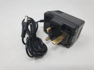 ADAPTADOR DE FUENTE DE ALIMENTACIÓN PEDAL DE EFECTOS DE GUITARRA REINO UNIDO 9V 500MA CENTRO POLARIDAD NEGATIVA - Imagen 1 de 8