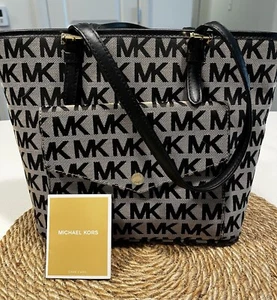 Michael Kors Jet Set Handbag - Picture 1 of 7