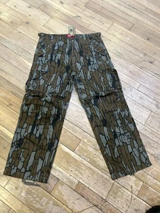 Size 34 - Supreme Camo Cargo Pants - Picture 1 of 9