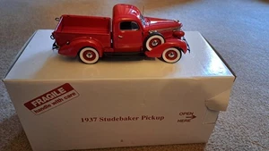 Danbury Mint 1937 Studebaker Pick Up Truck with box never displayed 1:24 Scale - Picture 1 of 12