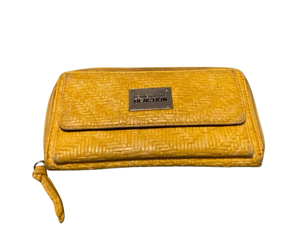 Cartera Kenneth Cole Reaction amarilla Foto 1 de 4