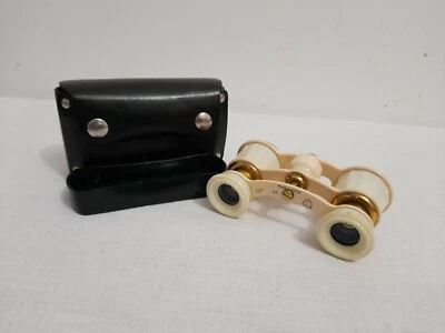 OLD VINTAGE OPERA BINOCULAR MADE IN USSR 2.5 X 65 WHITE & GOLD COLOUR GALILEAN - Image 1 of 4