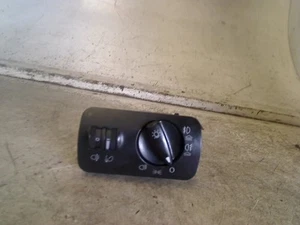 INTERRUPTOR DE LUCES Seat Ibiza II (6K1) Hatchback 1.4i (AUD) 2001 - Imagen 1 de 1