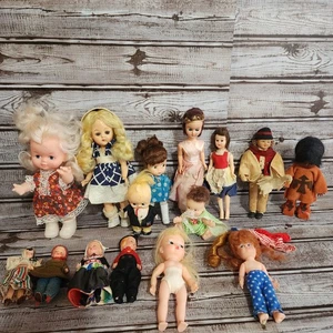 Lotto misto di 15 antiche bambole Kewpie vintage in plastica biscotto celluloide - Foto 1 di 9