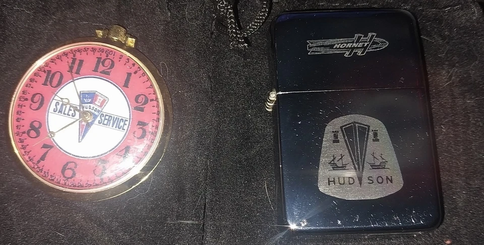 Reloj Bolsillo Vintage Años 12 17J y Encendedor Hudson Automático Anuncio Tema Dial Funciona Bien. Foto 1 de 1