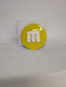 GROSSE GELBE M SCHNALLE FÜR EINEN GÜRTEL VON M UND M CANDY - Bild 1 von 5