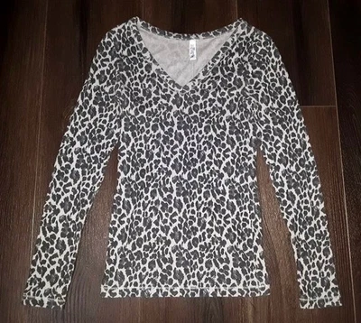 Victoria's Secret VS Tee Shop 灰色豹纹长袖衬衫 S 码 — 第 1/4 张图片