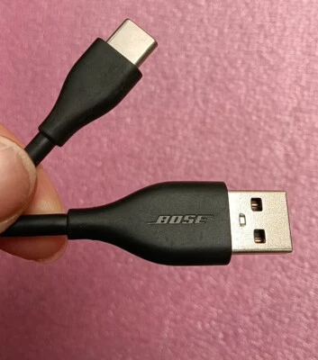 Cable cargador Bose USB-C de 1 pieza para auriculares inalámbricos Bose QuietComfort ultra verdaderos Foto 1 de 3