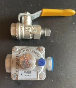MAXITROL RV20LE GAS PRESSURE REGULATOR VALVE 1/4"NPT PO 2.8-5.2 w/ Shutoff New - Picture 1 of 9