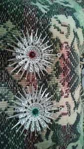 VINTAGE CHRISTMAS ORNAMENTS SET OF 2 SILVER SNOWFLAKES WITH RED & AQUA STONES - Picture 1 of 3