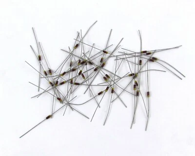 Lote de (40) resistencias de composición de carbono Allen-Bradley RCR05G822JS 0,125 W 5 % Foto 1 de 4