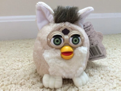 Furby Buddies 1999 MORE HUNGRY Olhos Verdes/Bege-Branco Padrão Novo com etiquetas - Imagem 1 de 2