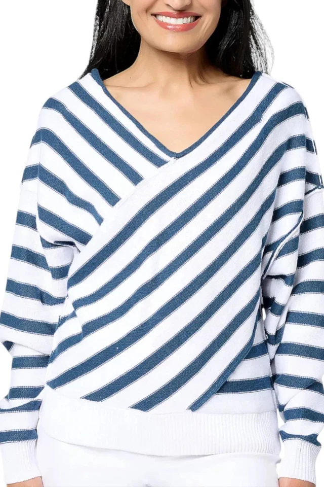 Suéter para mujer Peace Love World superpuesto a rayas cuello en V medianoche Foto 1 de 1