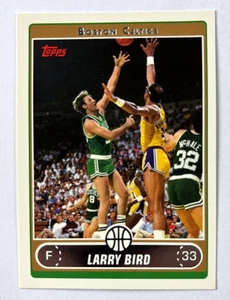 Camiseta Larry Bird 2006 Topps #33 verde tiroteo sobre Kareem Adbul-Jabaar - Imagen 1 de 2