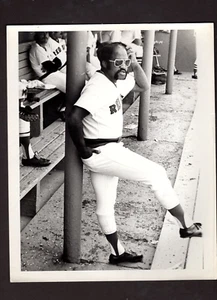 Luis Tiant in dugout c. 1970's Press Photo Boston Red Sox - Picture 1 of 2