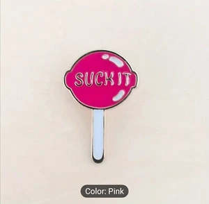 Divertido Broche Sombrero/Pin Solapa Sarcástico "Suck It" Lollipop - Imagen 1 de 5
