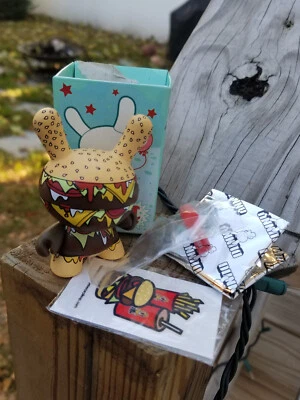 KIDROBOT Dunny Twelve Coche Pileup Hamburguesa Ketchup Hamburguesa Diseño Vinilo Urbano Foto 1 de 4