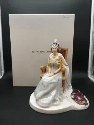 ROYAL DOULTON QUEEN ELIZABETH II DIAMOND JUBILEE FIGURINE (IN BOX) HN5582 R2842 - Image 1 of 4