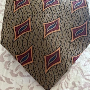 Corbata para hombre Karl Lagerfeld toda seda hecha en Costa Rica - Imagen 1 de 7